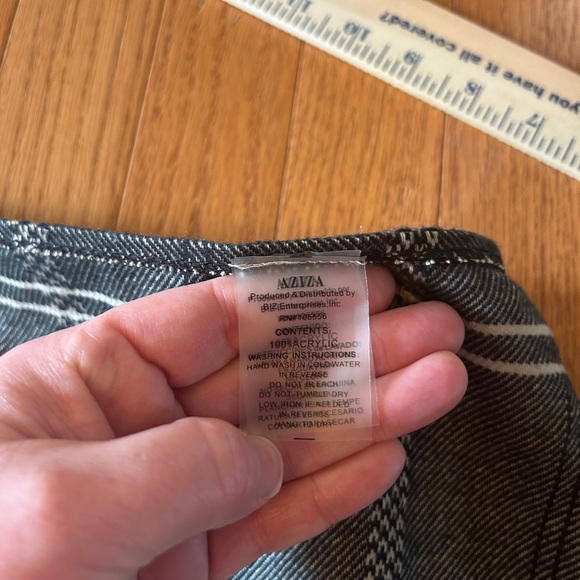 Aziza Wrap Shawl Women’s One Size Taupe Black Plaid - Picture 4 of 12